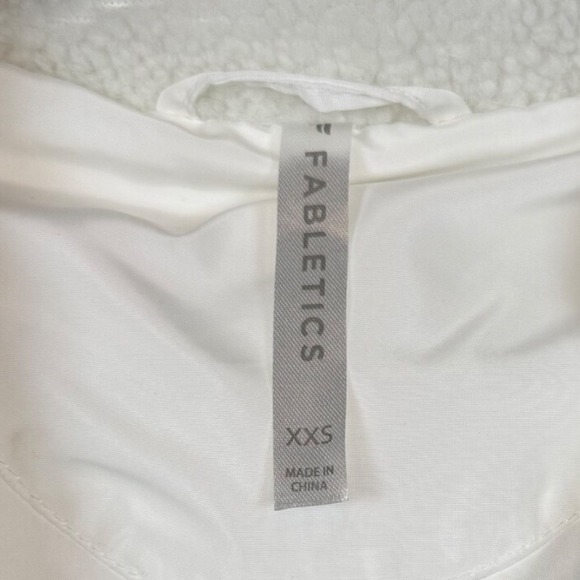 NWOT FABLETICS Adventure Puffer Coat, Porcelain/Black, Size XXS - Picture 7 of 13